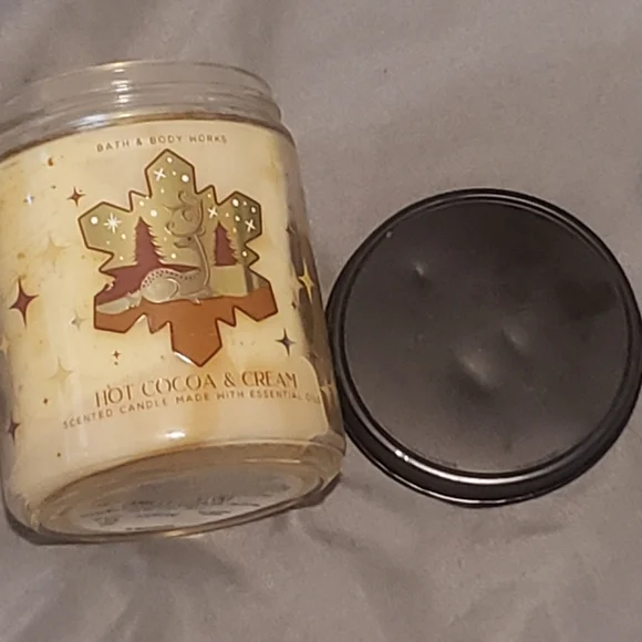 Hot Cocoa & Cream Candle - Picture 1 of 4